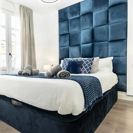 Contemporary Luxe Duplex In The Heart Of By Rems アパート