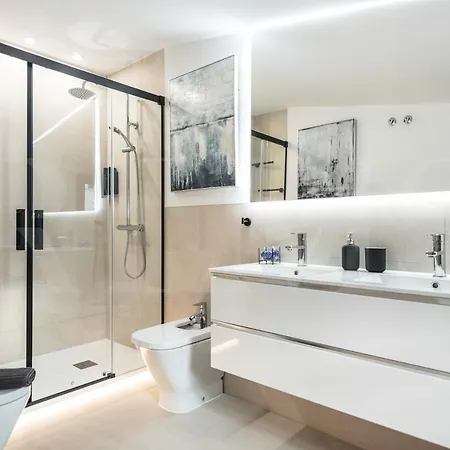 Contemporary Luxe Duplex In The Heart Of By Rems アパート