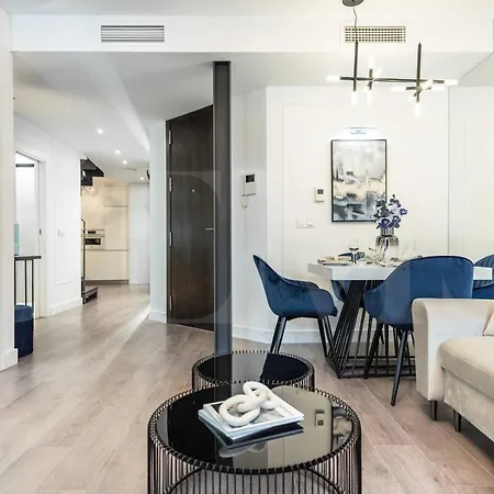 アパート Contemporary Luxe Duplex In The Heart Of By Rems